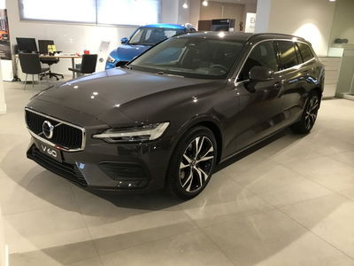 Volvo V60 B4 (d) automatico Core nuova a Napoli