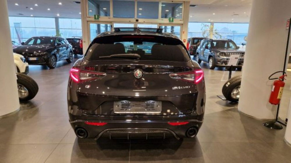 Alfa Romeo Stelvio nuova a Modena (4)