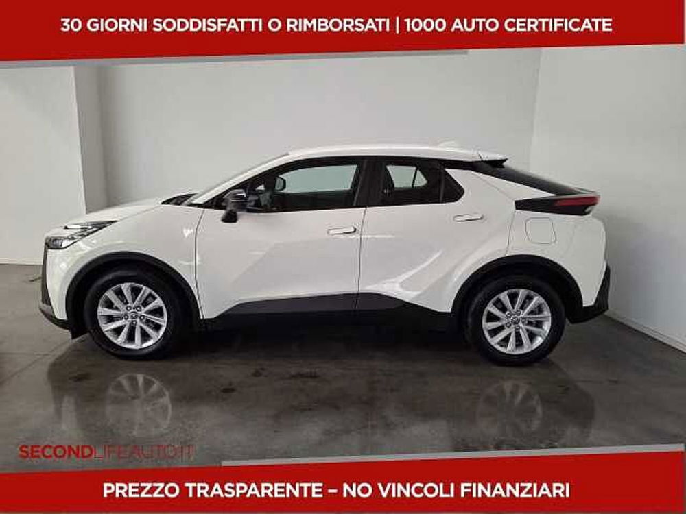 Toyota Toyota C-HR nuova a Chieti (3)