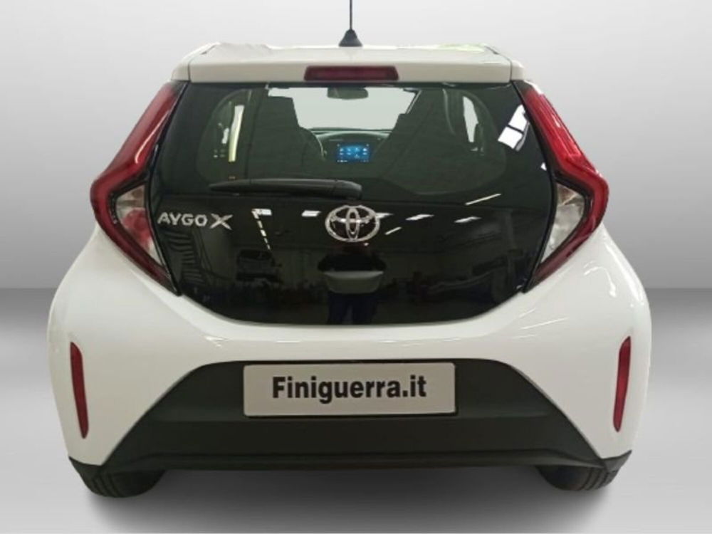 Toyota Aygo X nuova a Lecco (5)