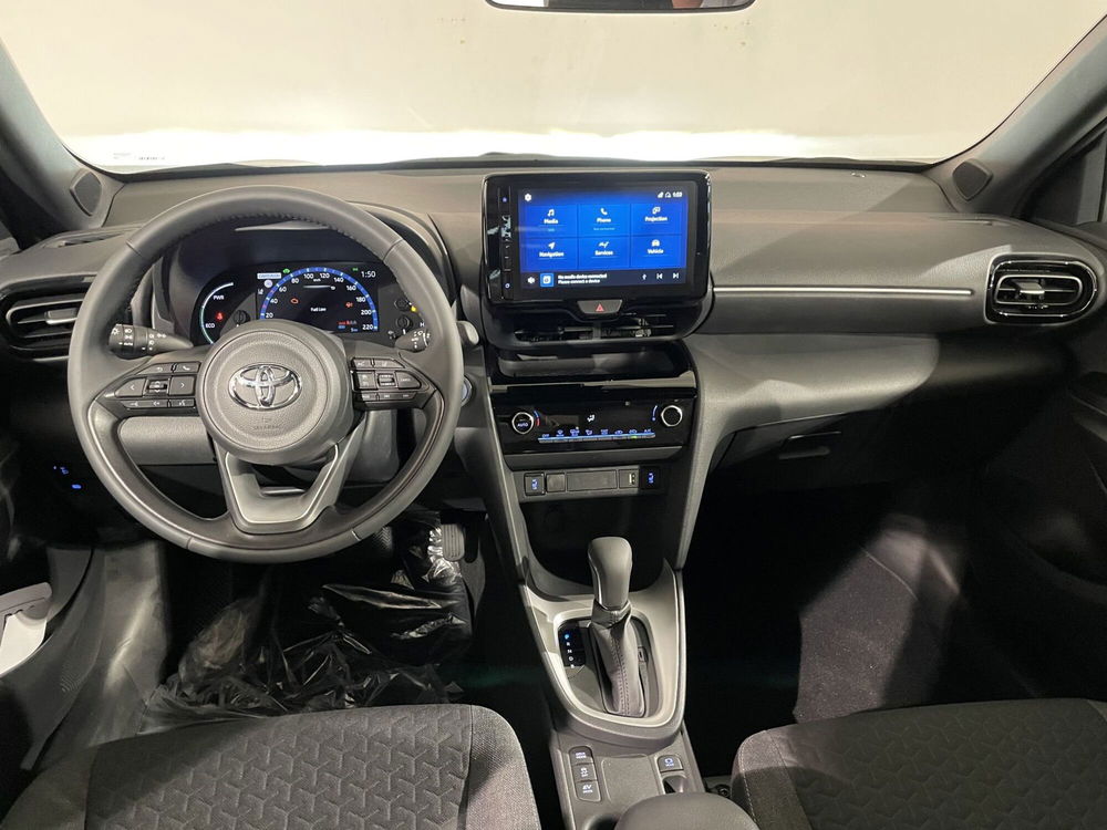 Toyota Yaris Cross nuova a Lecco (5)