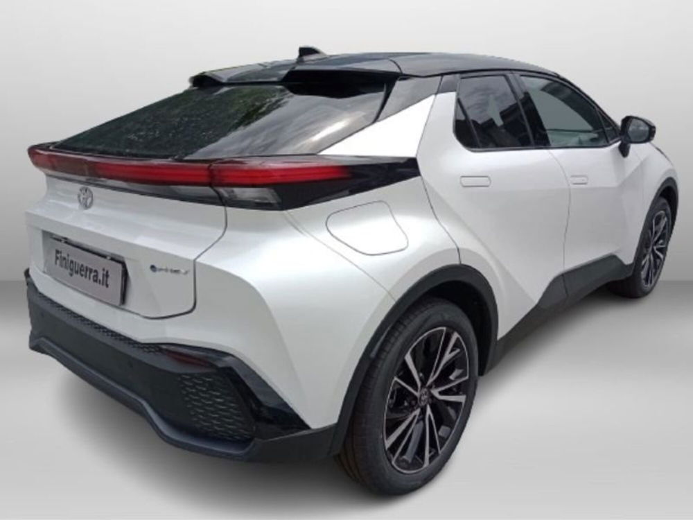 Toyota Toyota C-HR nuova a Sondrio (4)