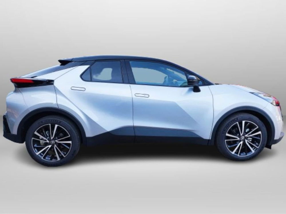 Toyota Toyota C-HR nuova a Lecco (7)