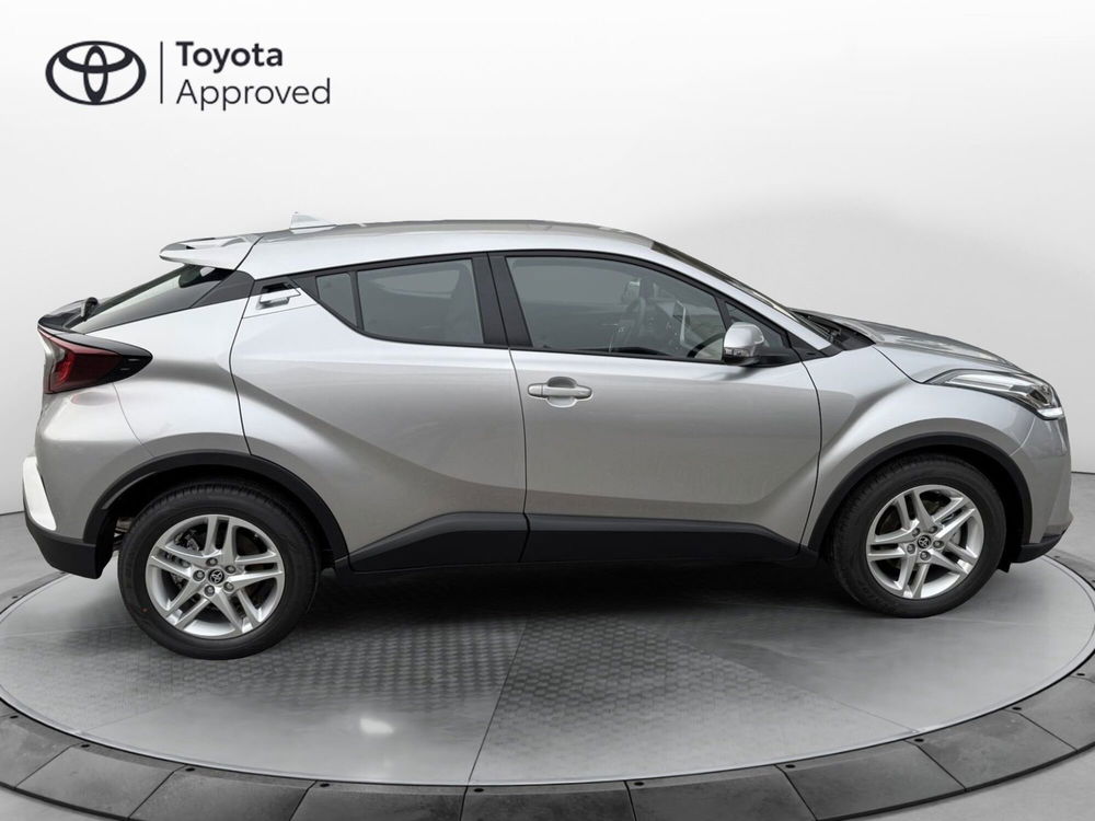 Toyota Toyota C-HR nuova a Como (13)