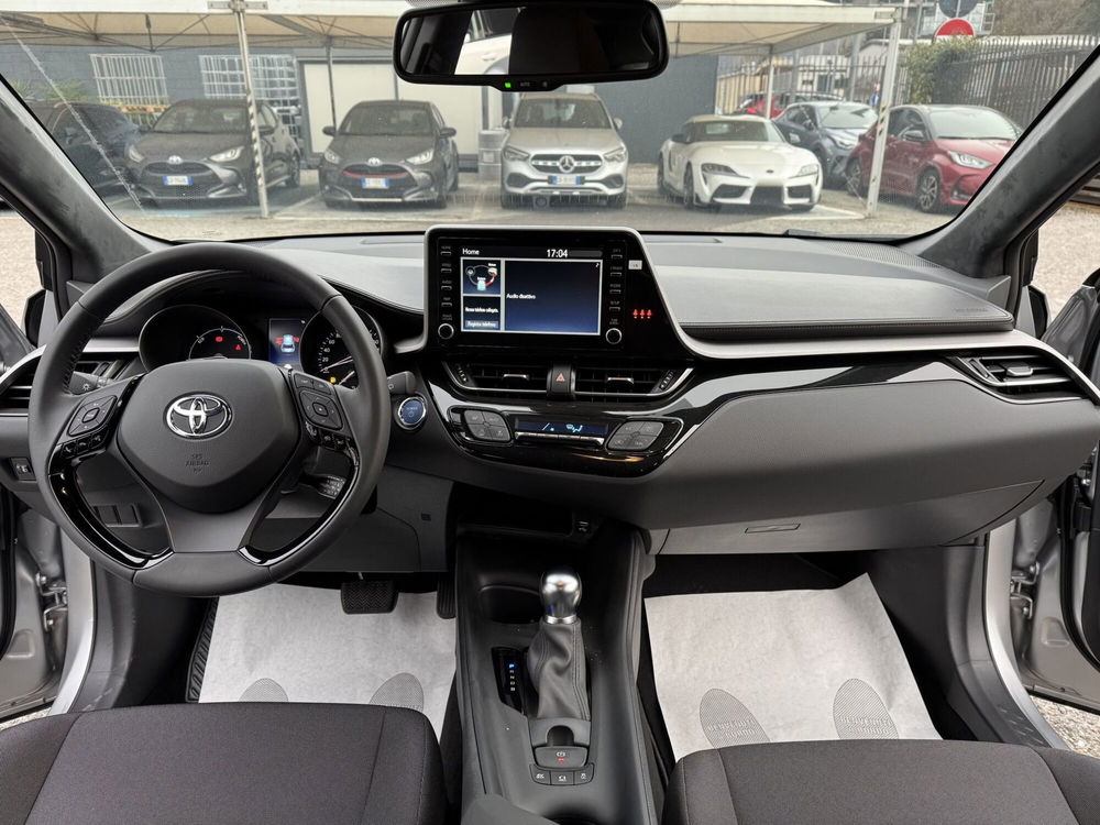 Toyota Toyota C-HR nuova a Como (8)