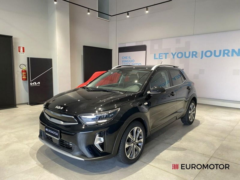 Kia Stonic 1.0 T-GDi 100 CV MHEV iMT Style  del 2022 usata a Modugno