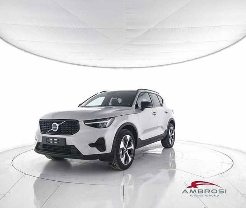 Volvo XC40 B3 automatico Plus Dark  nuova a Viterbo