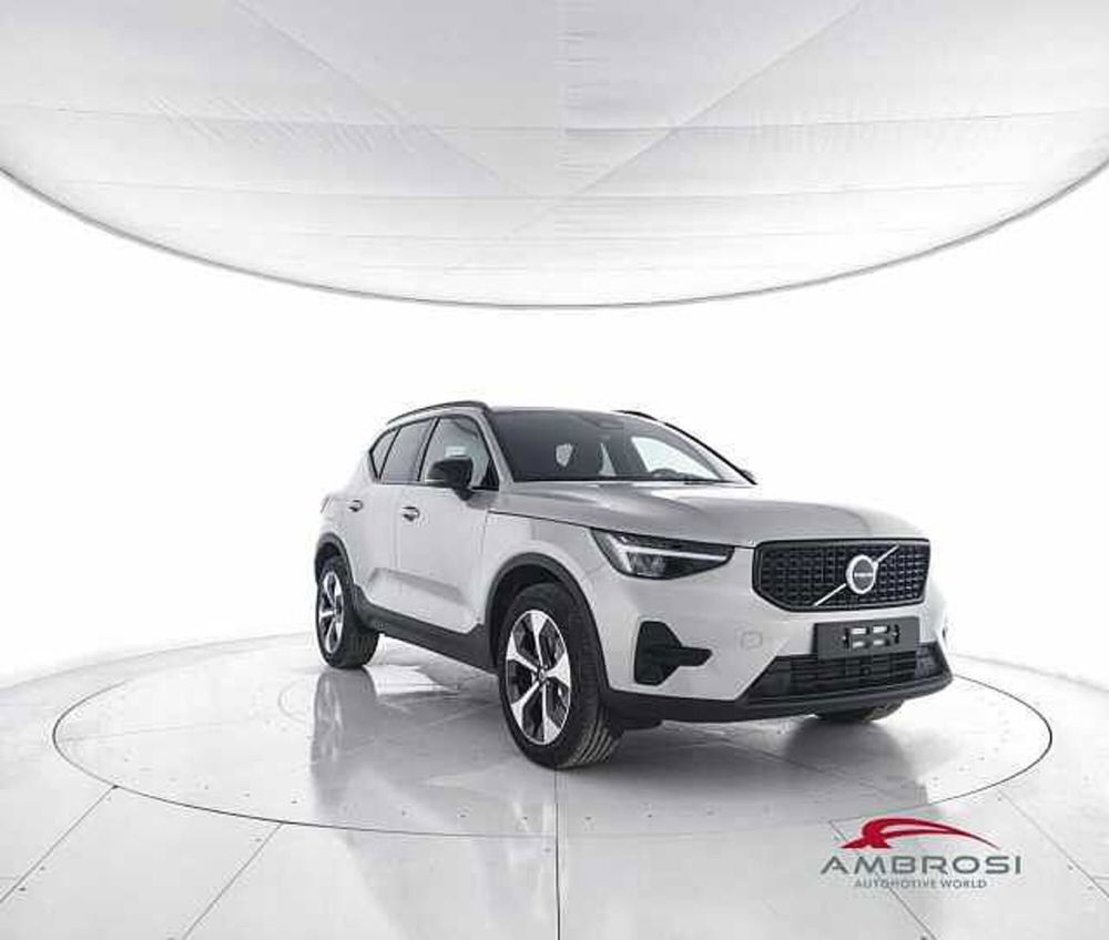 Volvo XC40 nuova a Viterbo (2)