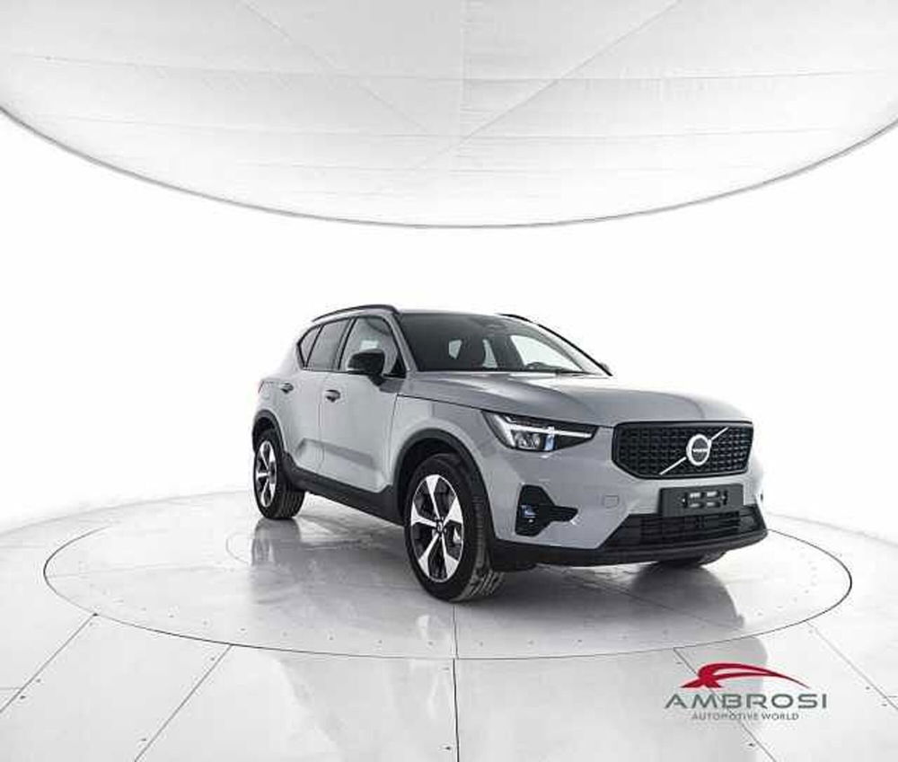 Volvo XC40 nuova a Viterbo (2)