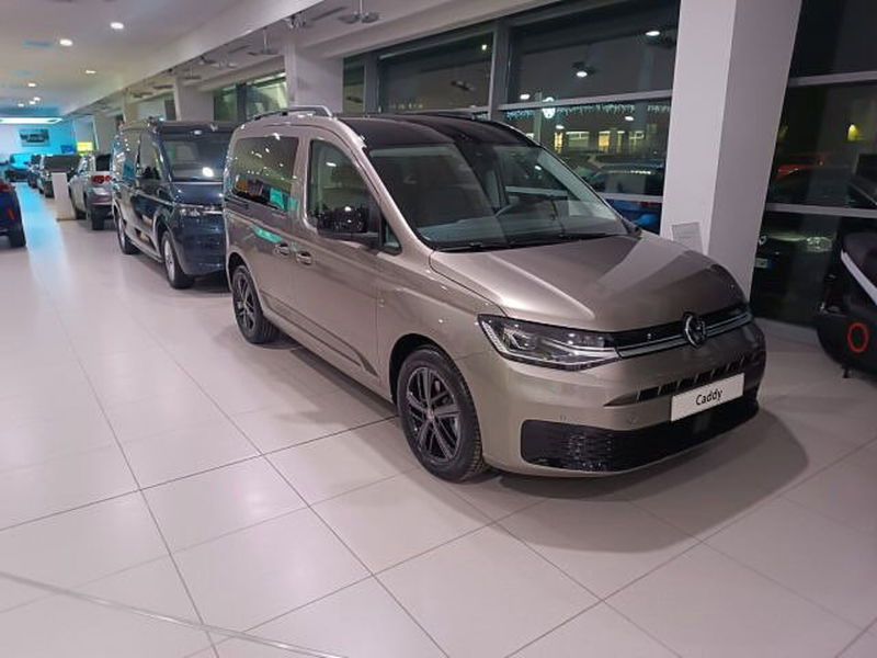 Volkswagen Veicoli Commerciali Caddy 2.0 TDI 122 CV DSG Furgone nuova a Vicenza