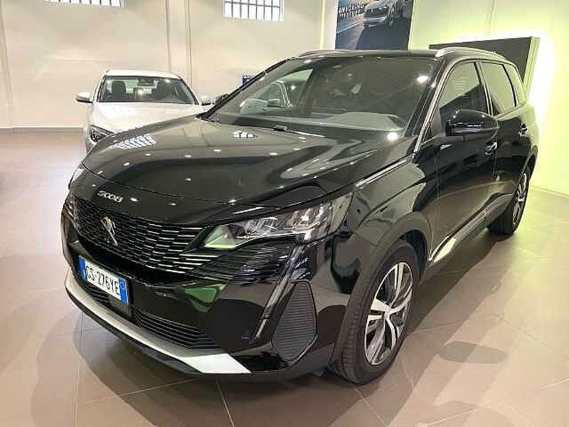 Peugeot 5008 1.2 hybrid 48V Allure Pack 136cv e-dcs 6 del 2024 usata a Castano Primo