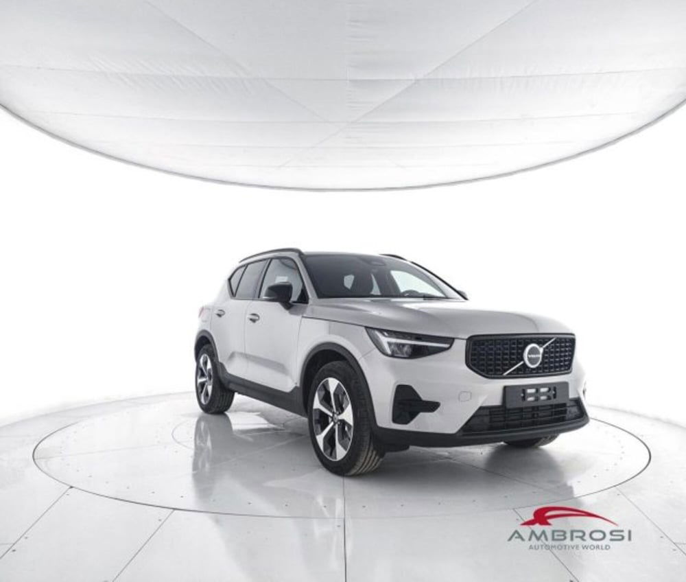 Volvo XC40 nuova a Perugia (2)