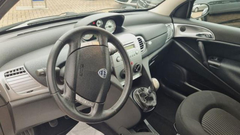 Lancia Ypsilon usata a Savona (10)