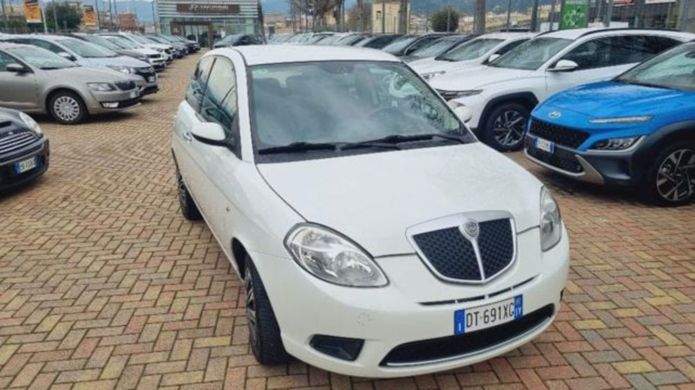 Lancia Ypsilon usata a Savona (2)