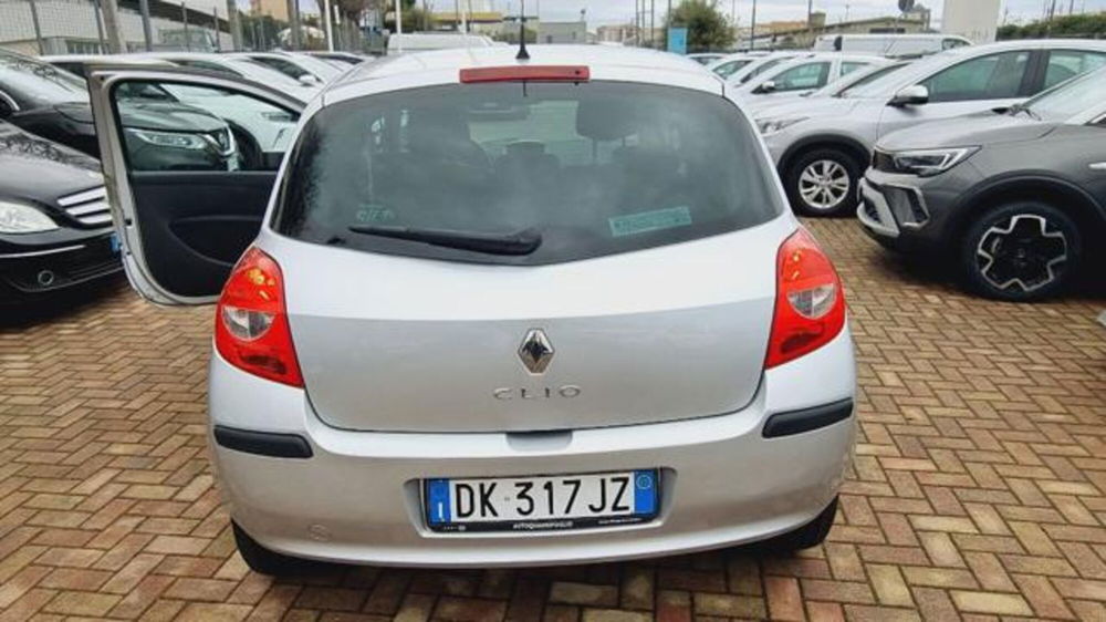 Renault Clio usata a Savona (13)