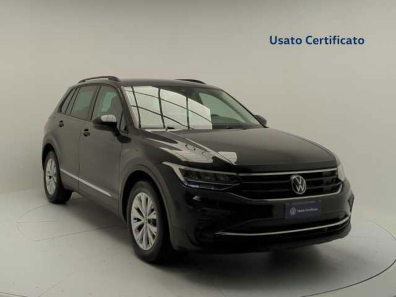 Volkswagen Tiguan 2.0 TDI SCR Life del 2020 usata a Pratola Serra