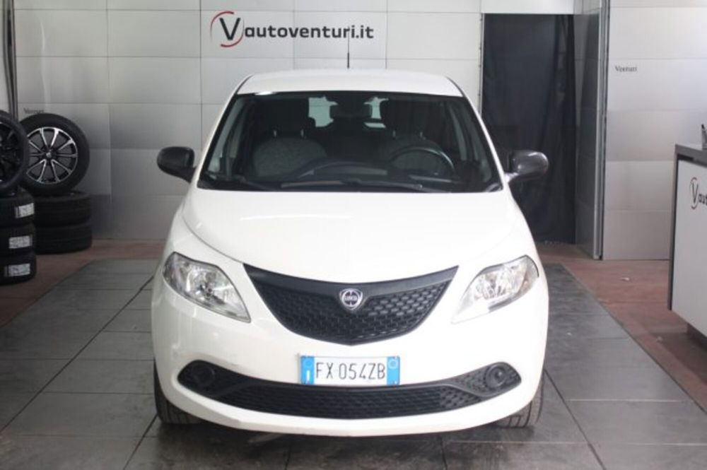 Lancia Ypsilon usata a Viterbo (2)