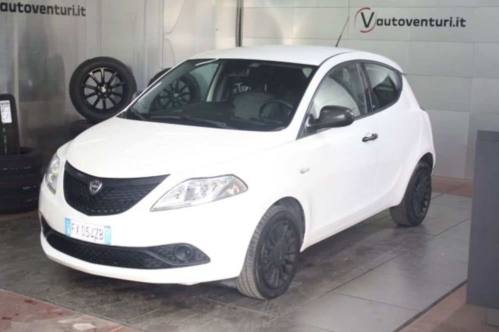 Lancia Ypsilon usata a Viterbo (3)