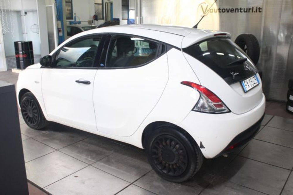 Lancia Ypsilon usata a Viterbo (4)