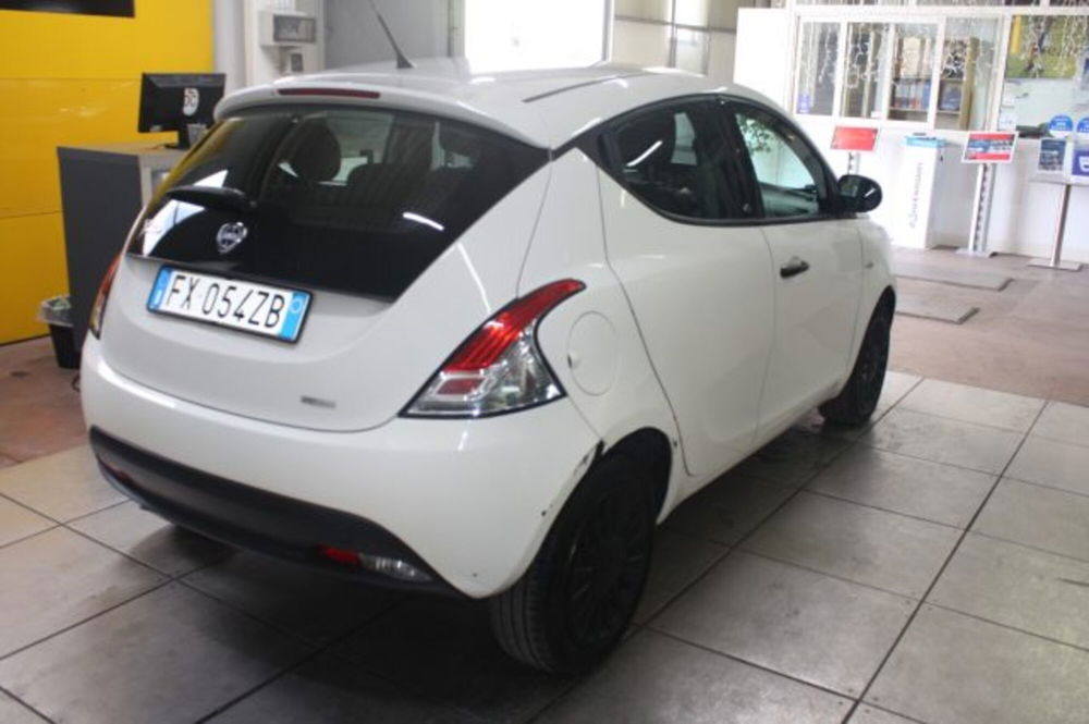 Lancia Ypsilon usata a Viterbo (5)