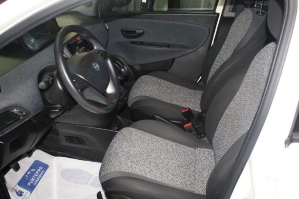 Lancia Ypsilon usata a Viterbo (9)