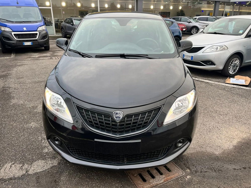 Lancia Ypsilon nuova a Milano (2)