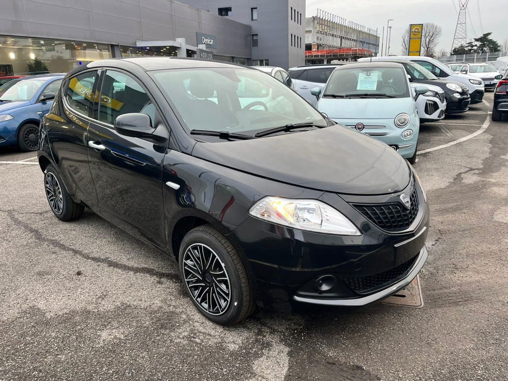 Lancia Ypsilon nuova a Milano (3)