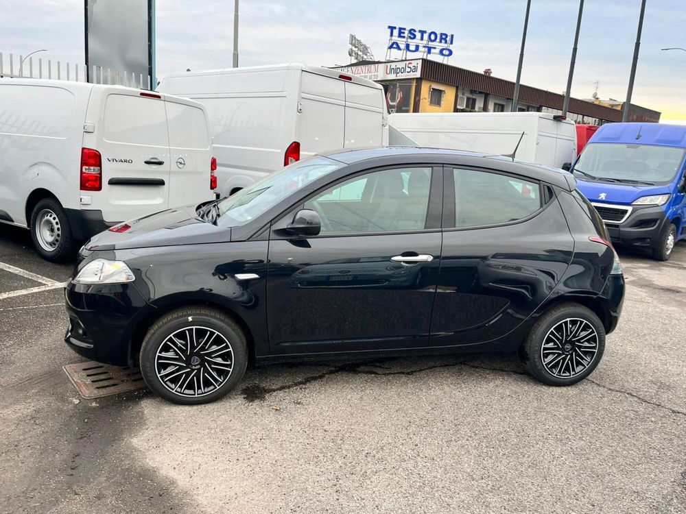 Lancia Ypsilon nuova a Milano (4)