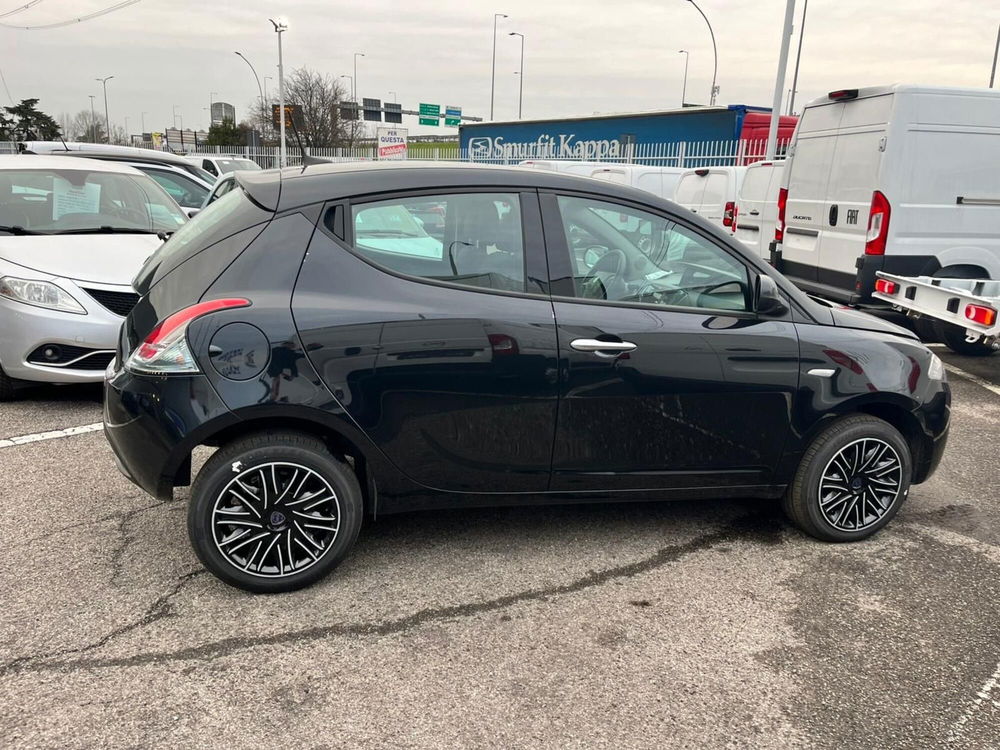 Lancia Ypsilon nuova a Milano (5)