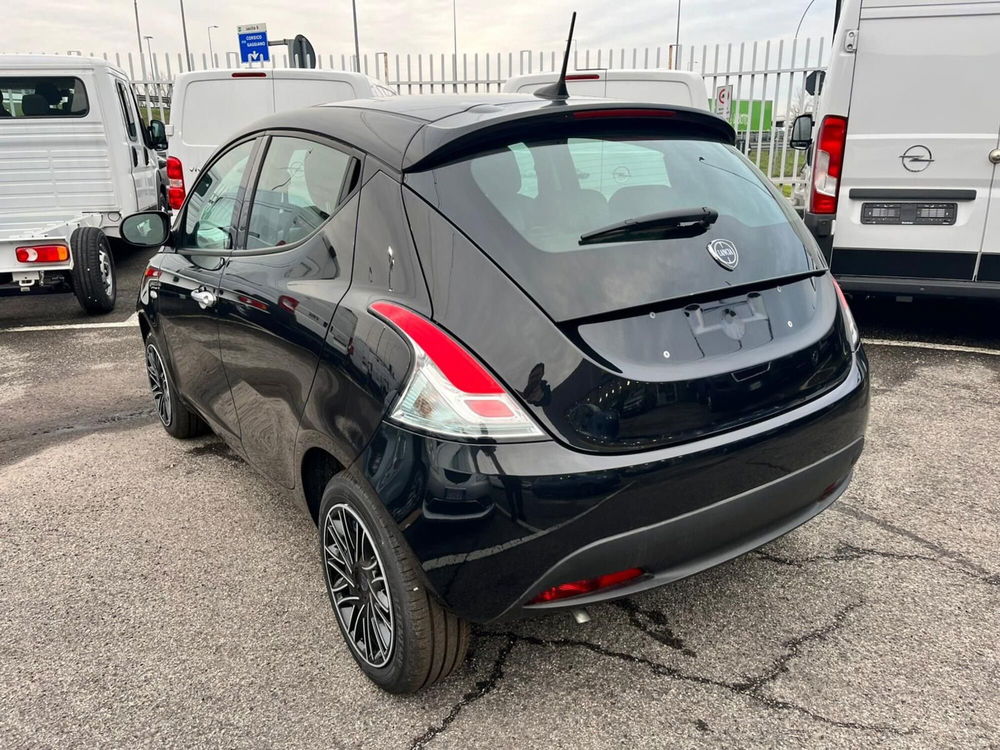 Lancia Ypsilon nuova a Milano (7)