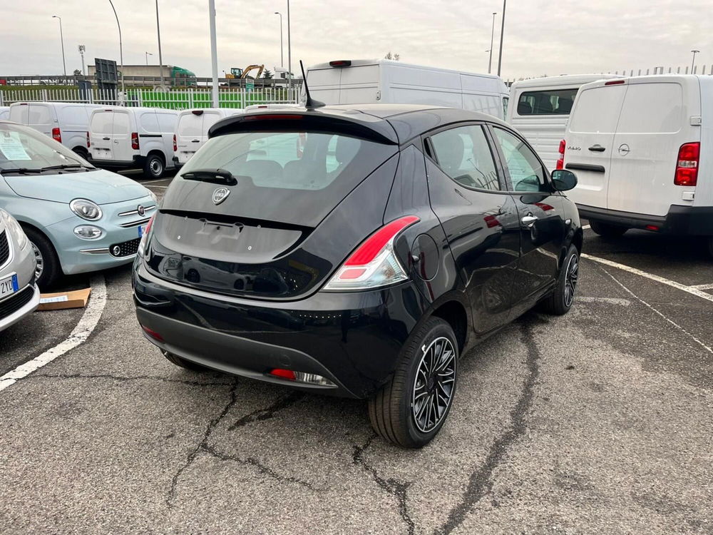 Lancia Ypsilon nuova a Milano (8)