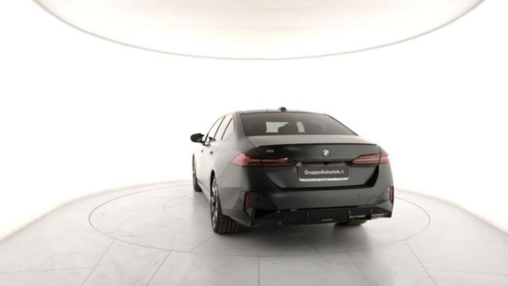 BMW i5 Touring nuova a Modena (11)