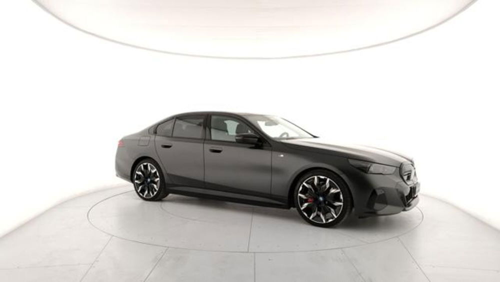 BMW i5 Touring nuova a Modena (20)