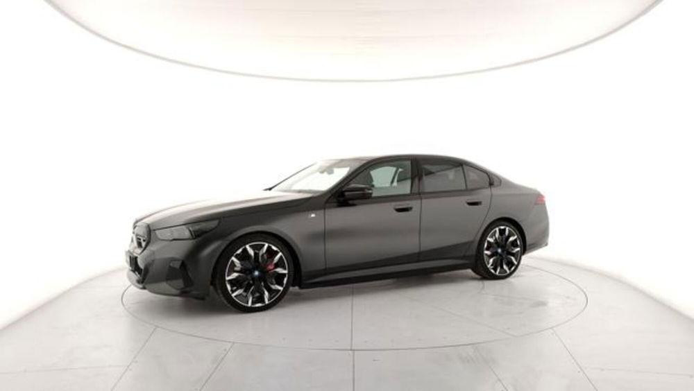 BMW i5 Touring nuova a Modena (4)