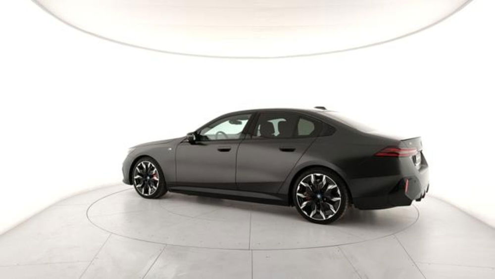 BMW i5 Touring nuova a Modena (8)