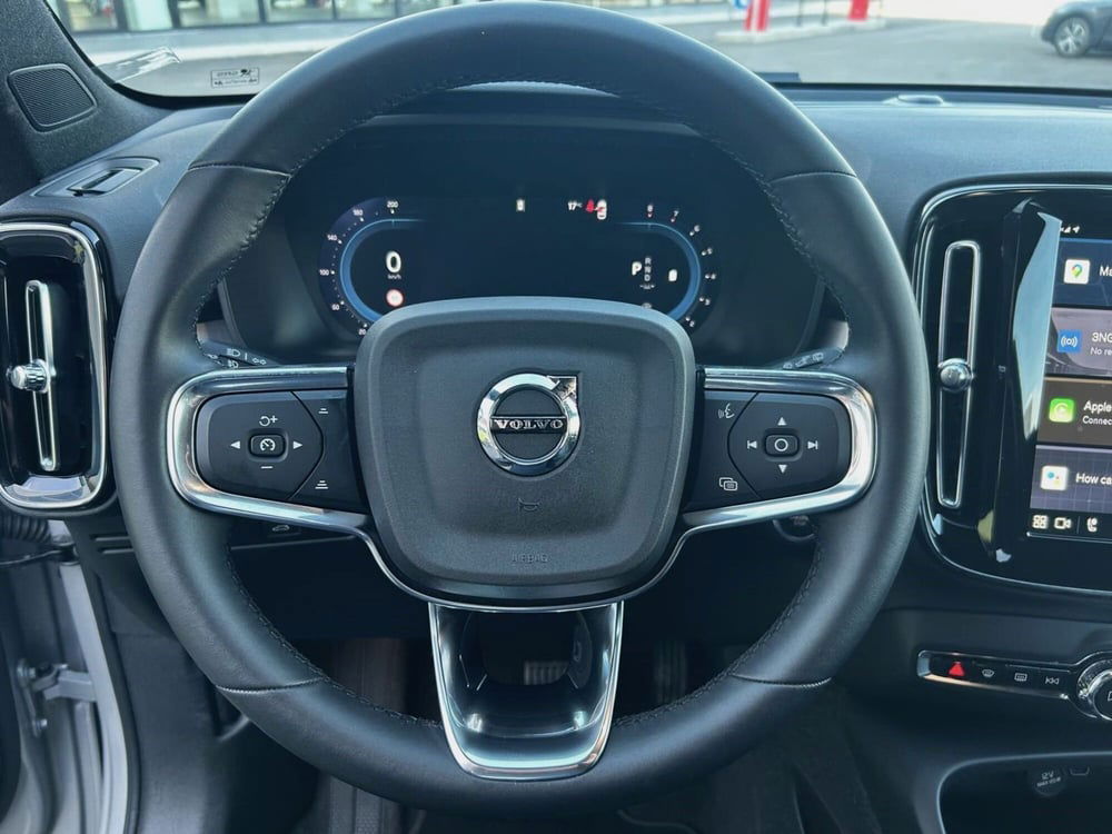 Volvo XC40 usata a Bari (8)