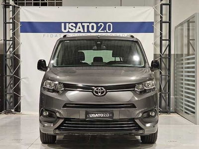 Toyota Proace City Verso City Verso 1.2 110 CV S&amp;S Short Lounge del 2023 usata a Casapulla