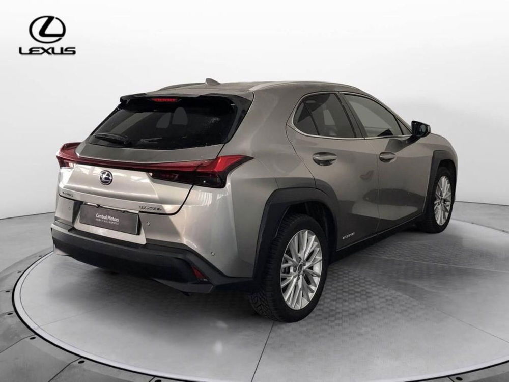 Lexus UX usata a Torino (4)