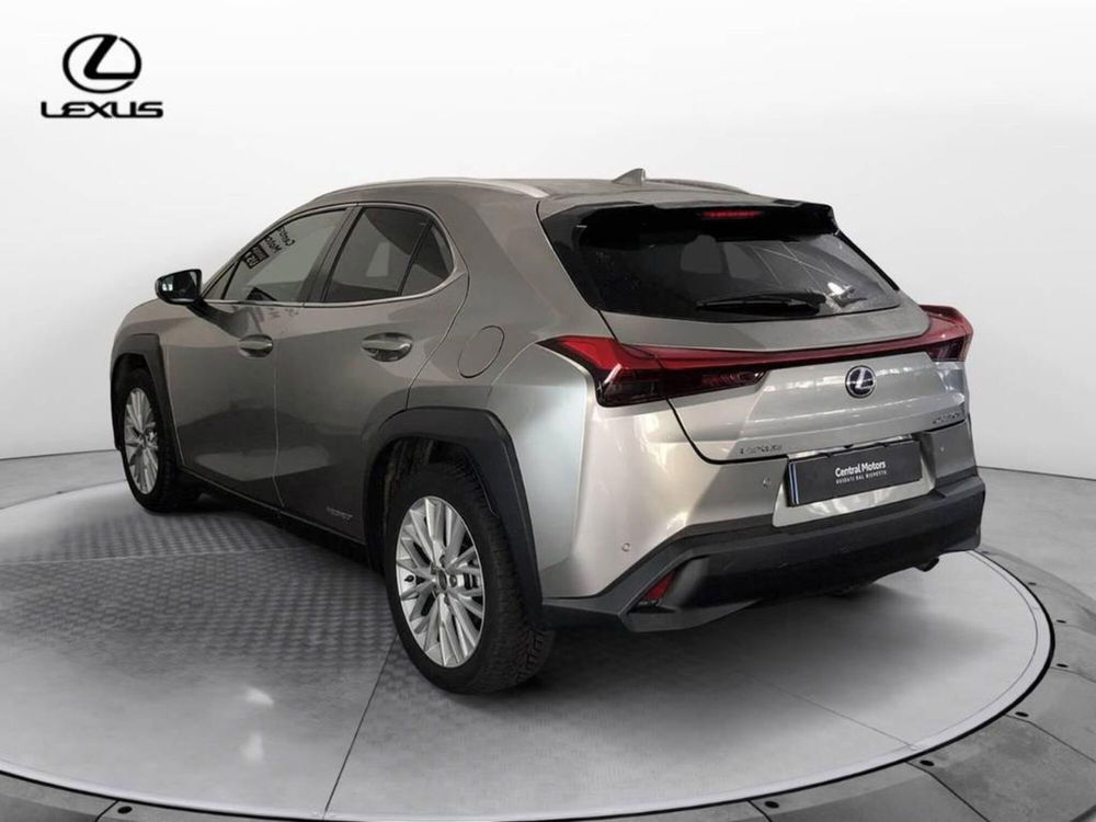 Lexus UX usata a Torino (6)