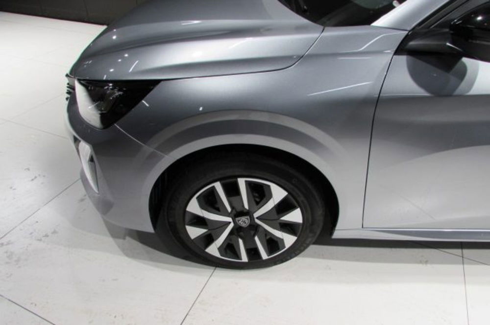 Peugeot 208 nuova a Milano (5)