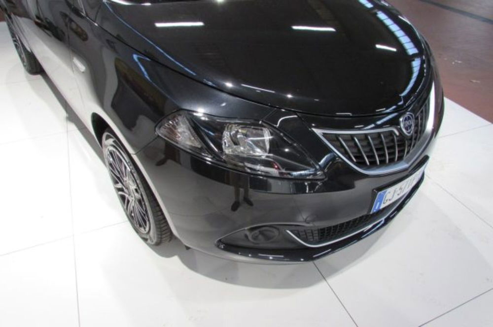 Lancia Ypsilon usata a Milano (16)