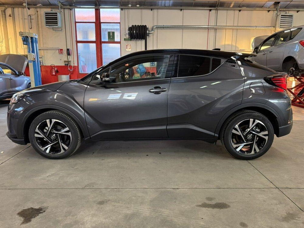 Toyota Toyota C-HR nuova a Monza e Brianza (3)