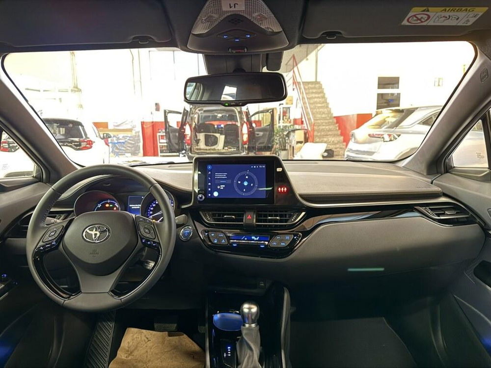 Toyota Toyota C-HR nuova a Monza e Brianza (8)