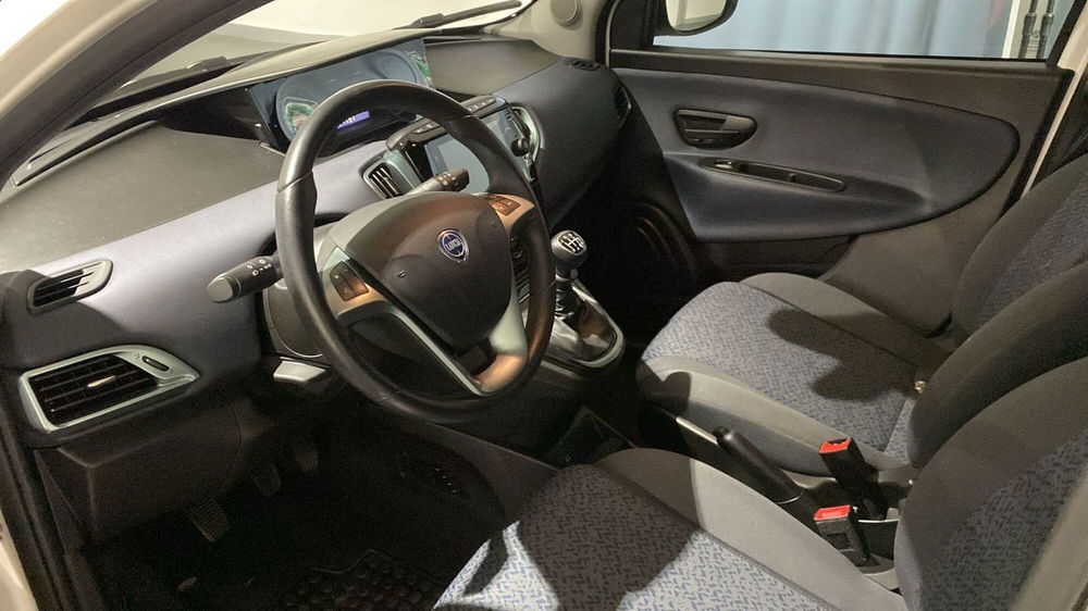 Lancia Ypsilon usata a Bergamo (14)