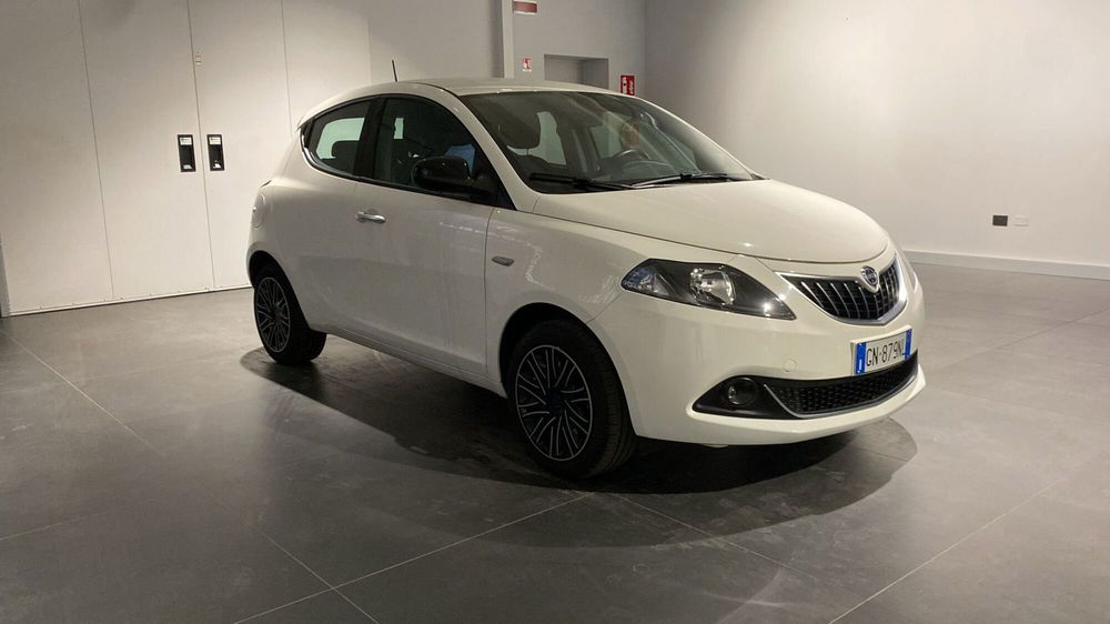 Lancia Ypsilon usata a Bergamo (5)