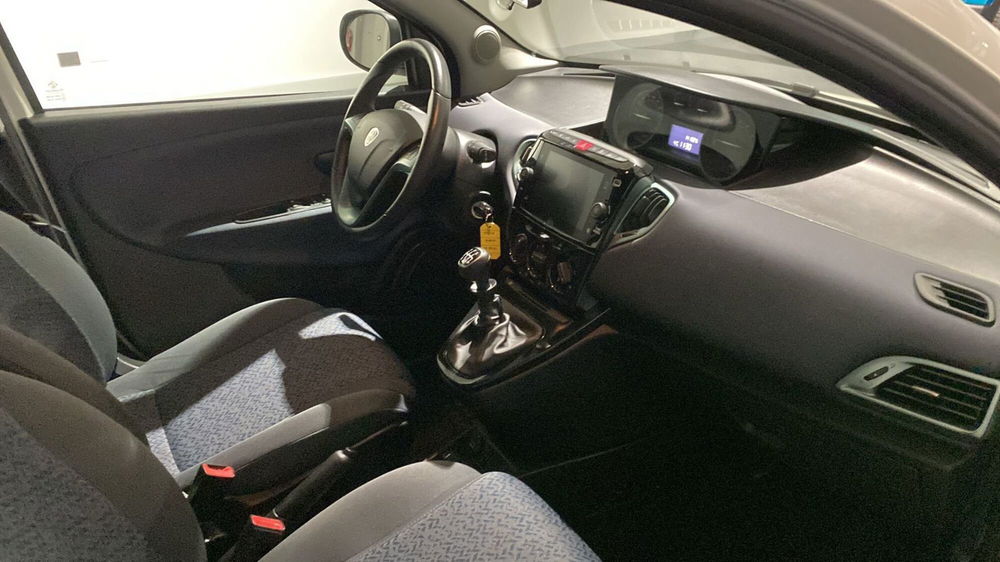 Lancia Ypsilon usata a Bergamo (9)