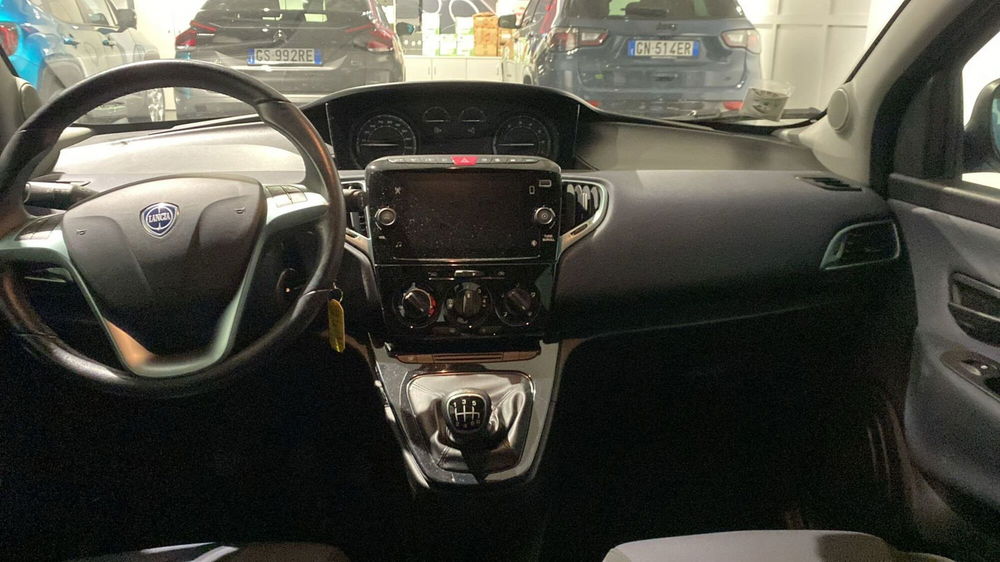 Lancia Ypsilon usata a Bergamo (13)