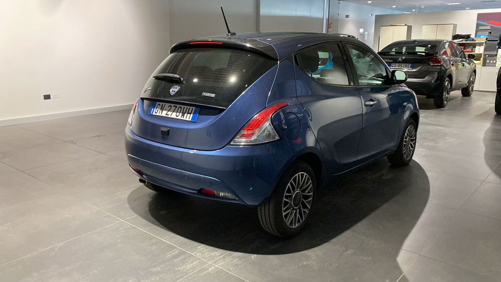 Lancia Ypsilon usata a Bergamo (4)