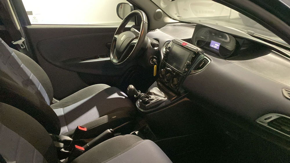 Lancia Ypsilon usata a Bergamo (9)