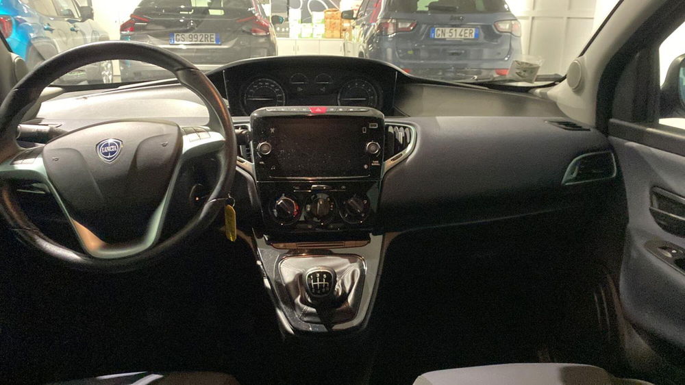 Lancia Ypsilon usata a Bergamo (11)